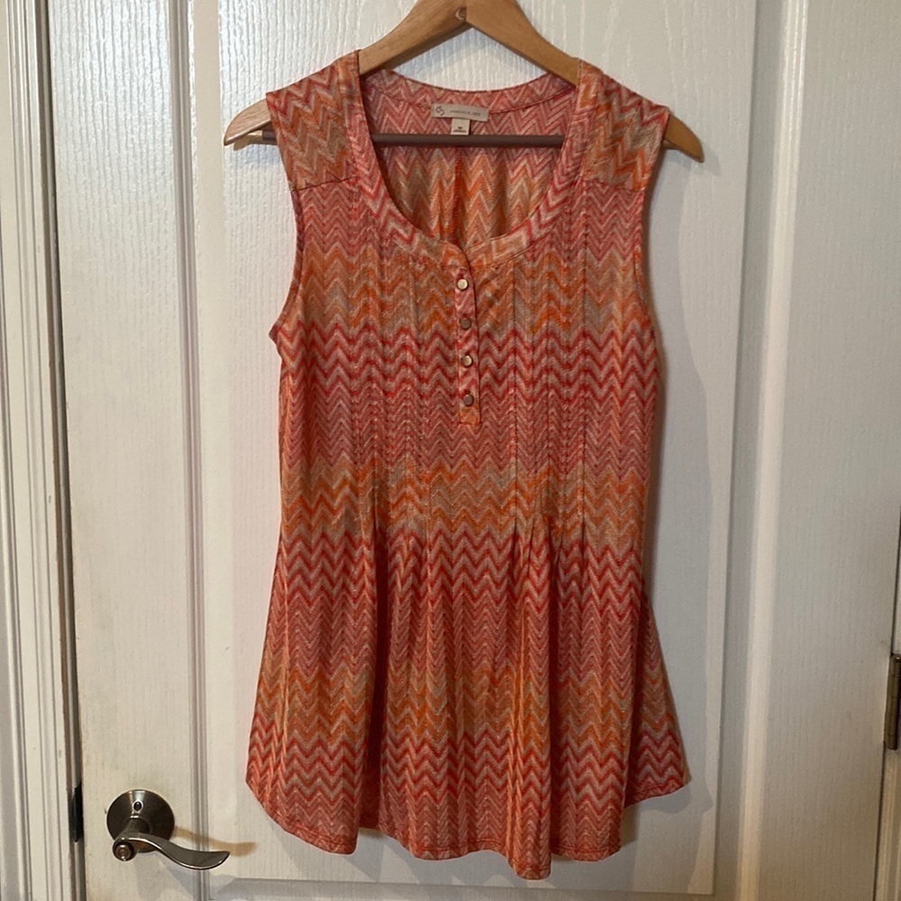 CB Cato brand Size M pleated bottom short sleeve top